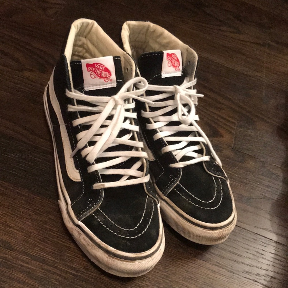 HIGH TOP BLACK VANS